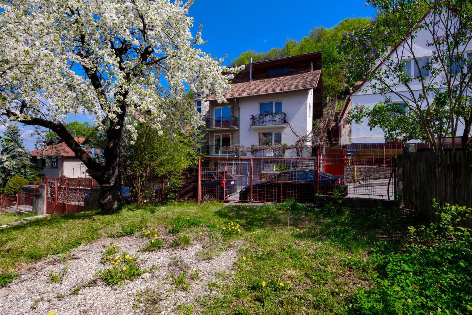 Casa Cu Cires Brasov Apartment Luaran gambar